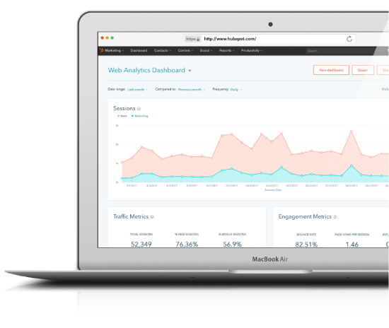 Laptop con métricas de ventas